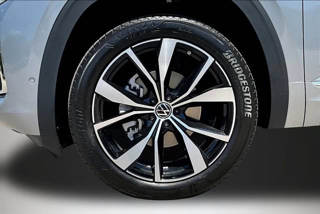 New 2026 Volkswagen Atlas Cross Sport SEL Premium R-Line AWD/4WD image 36