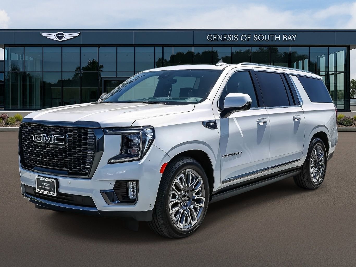 Used 2023 GMC Yukon XL Denali Ultimate AWD/4WD image 1