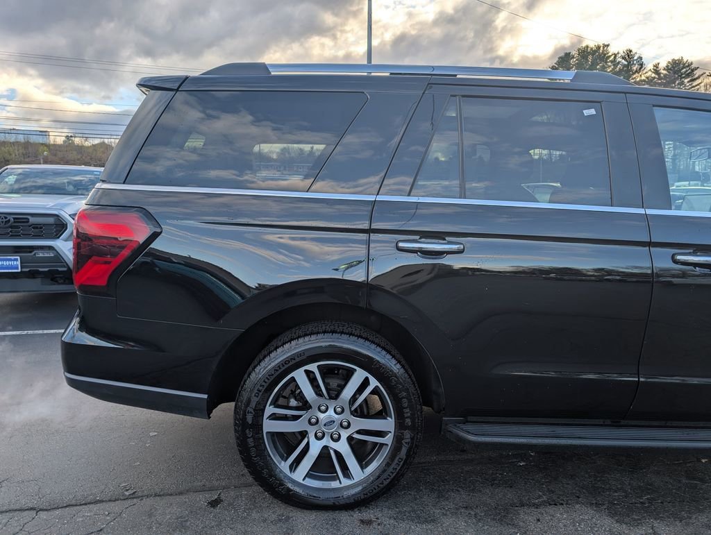 Used 2024 Ford Expedition Limited AWD/4WD image 8