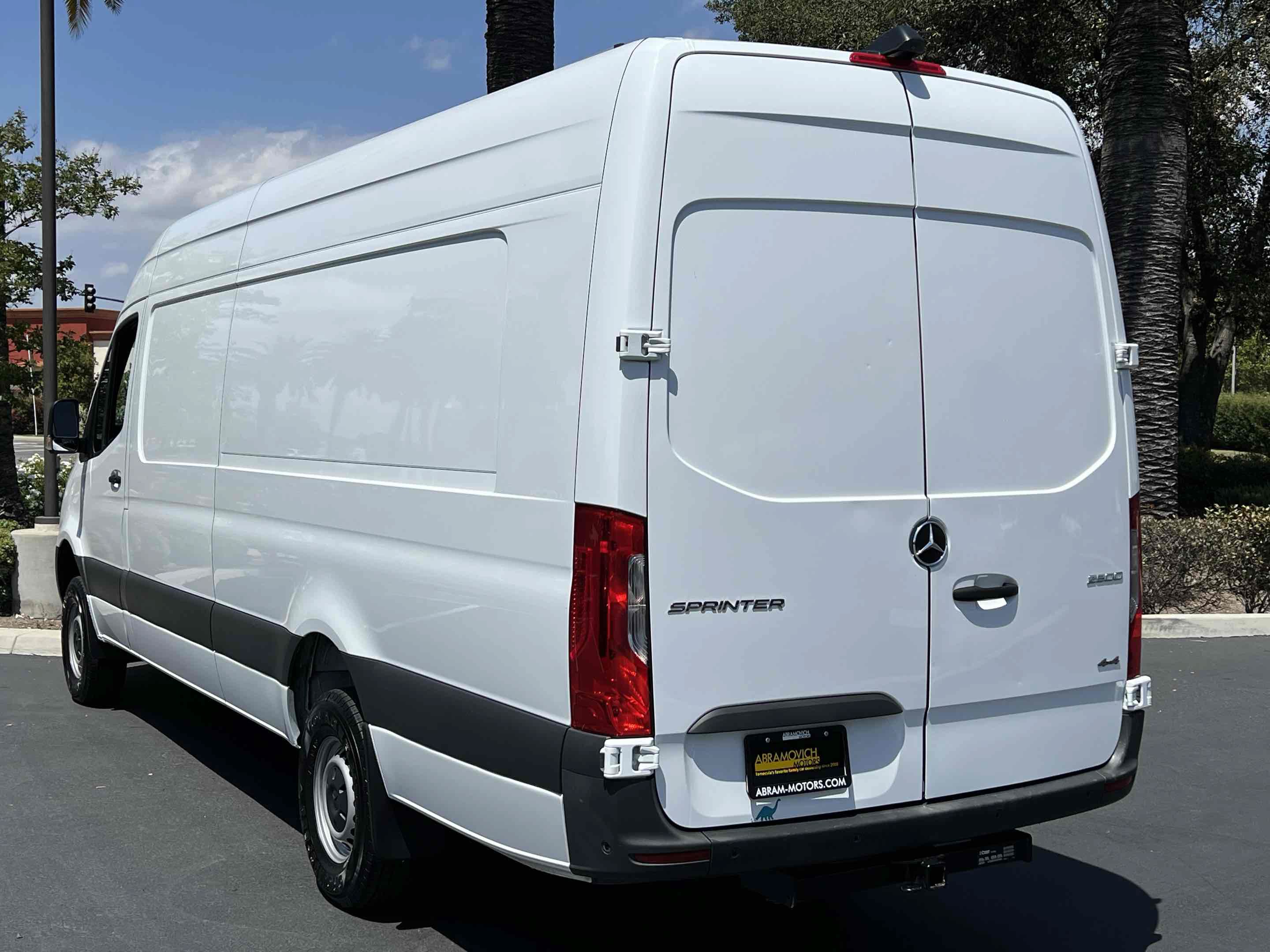 Used 2022 Mercedes-Benz Sprinter 2500 image 2