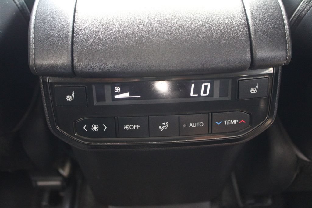 Used 2021 Toyota Highlander Platinum AWD/4WD image 18