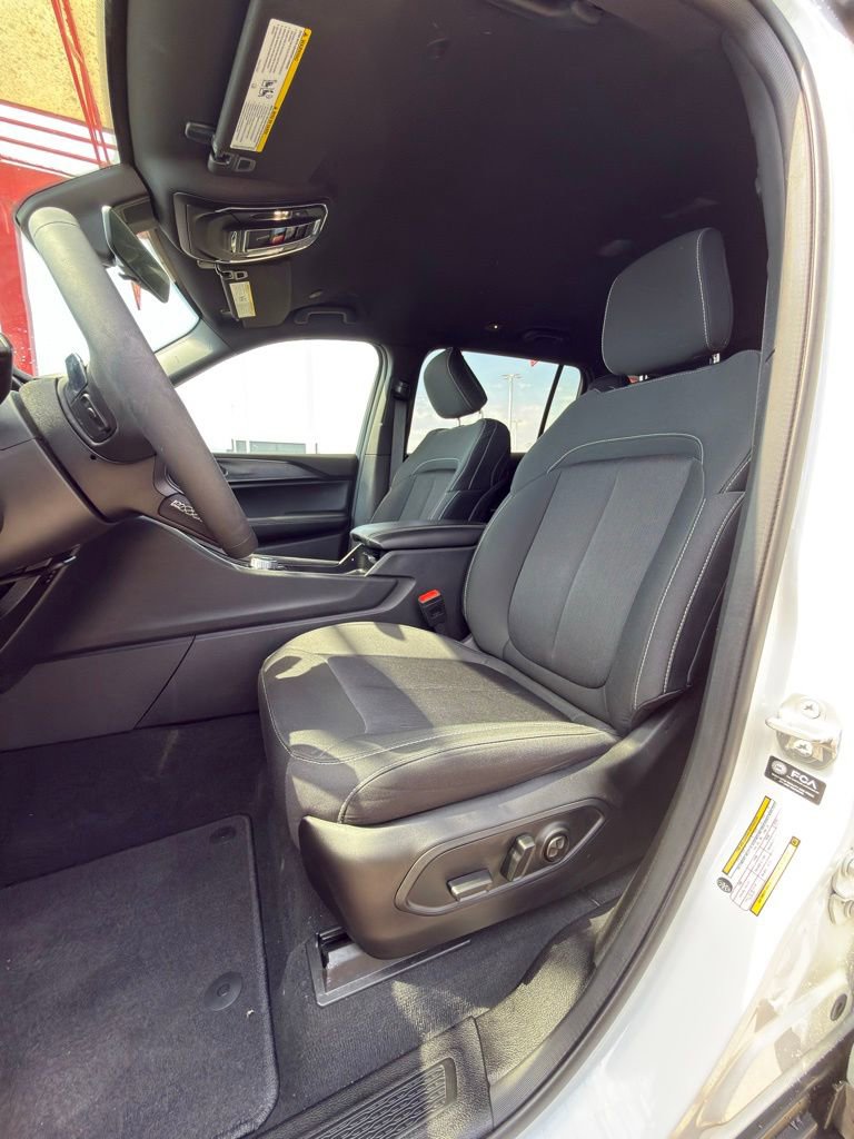 Certified 2025 Jeep Grand Cherokee L Laredo image 12