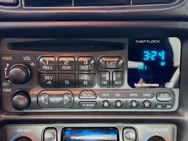 Used 2001 Chevrolet Corvette Coupe w/ Preferred Equipment Group1 RWD image 17