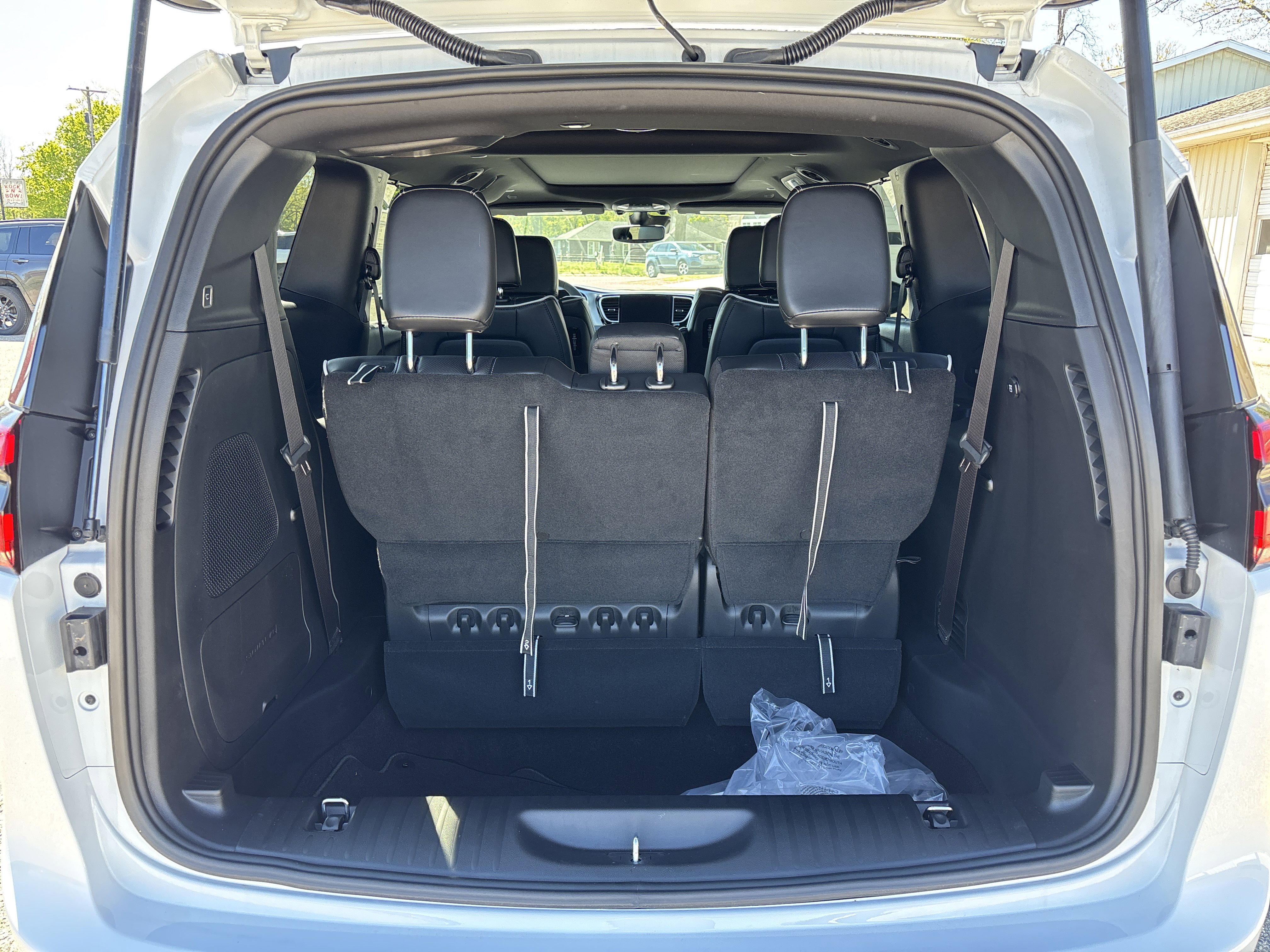 New 2026 Chrysler Pacifica Limited w/ Uconnect Theater Family Group AWD/4WD image 8