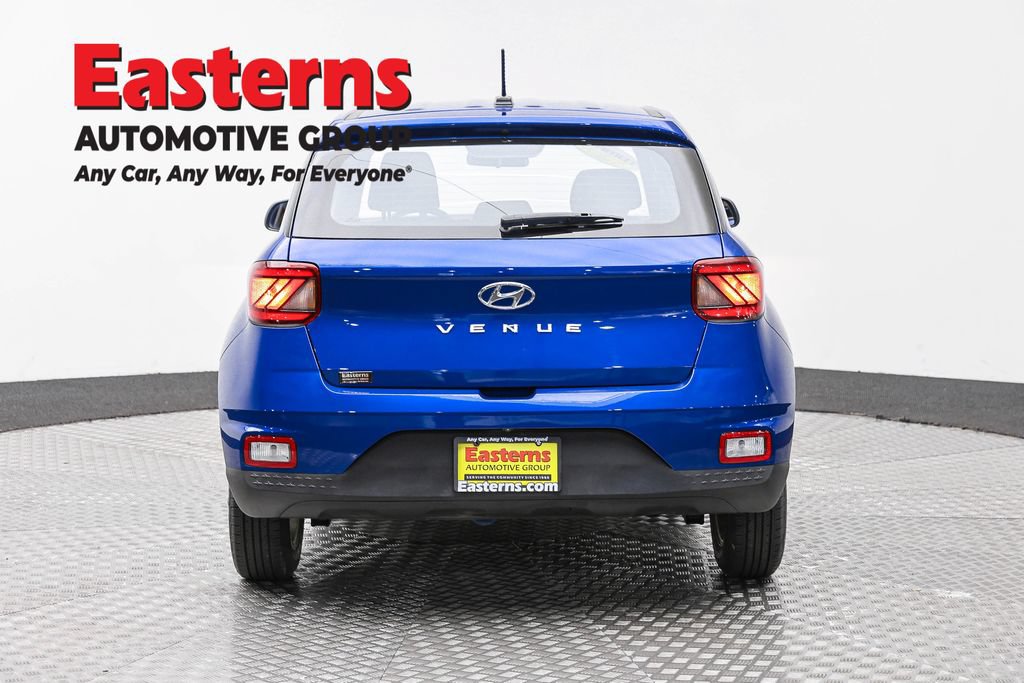 Used 2023 Hyundai Venue SE FWD image 7