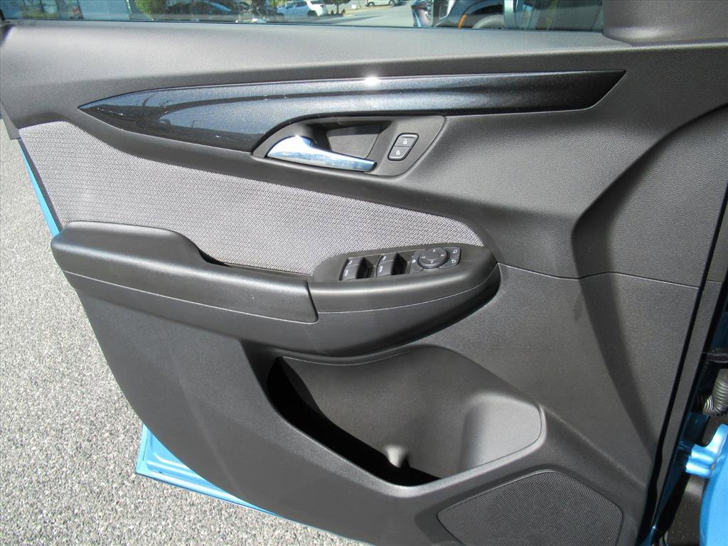 Used 2025 Chevrolet TrailBlazer LT w/ Driver Confidence Package image 25