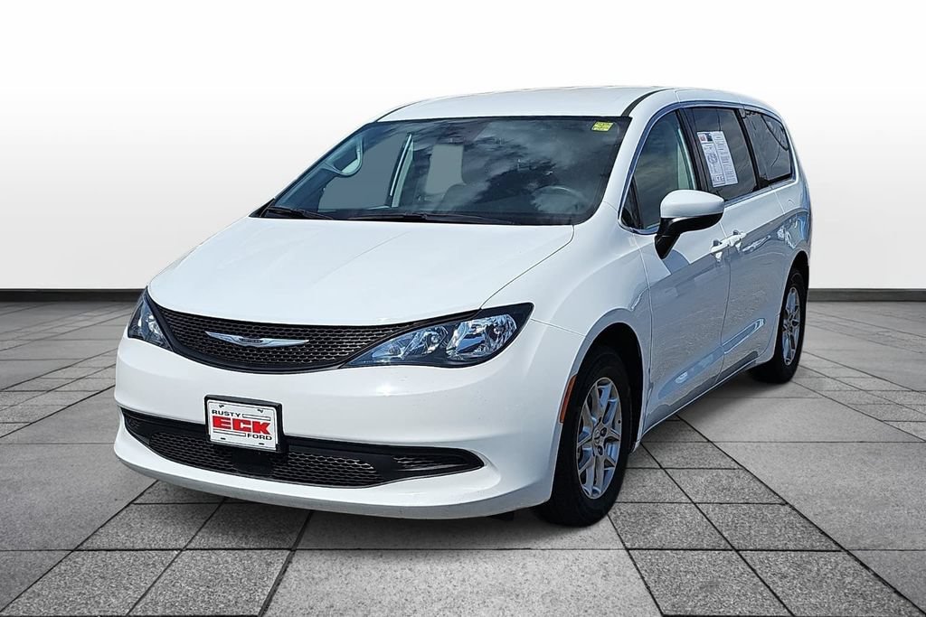 Used 2023 Chrysler Voyager LX FWD image 1