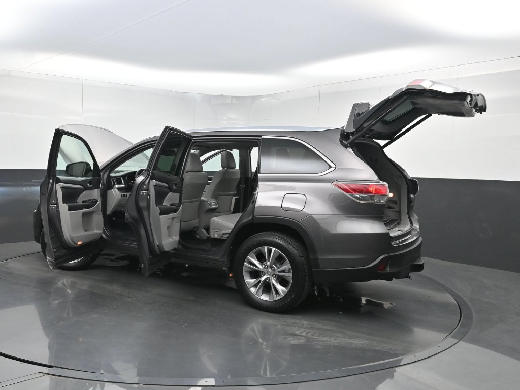 Used 2015 Toyota Highlander XLE FWD image 36