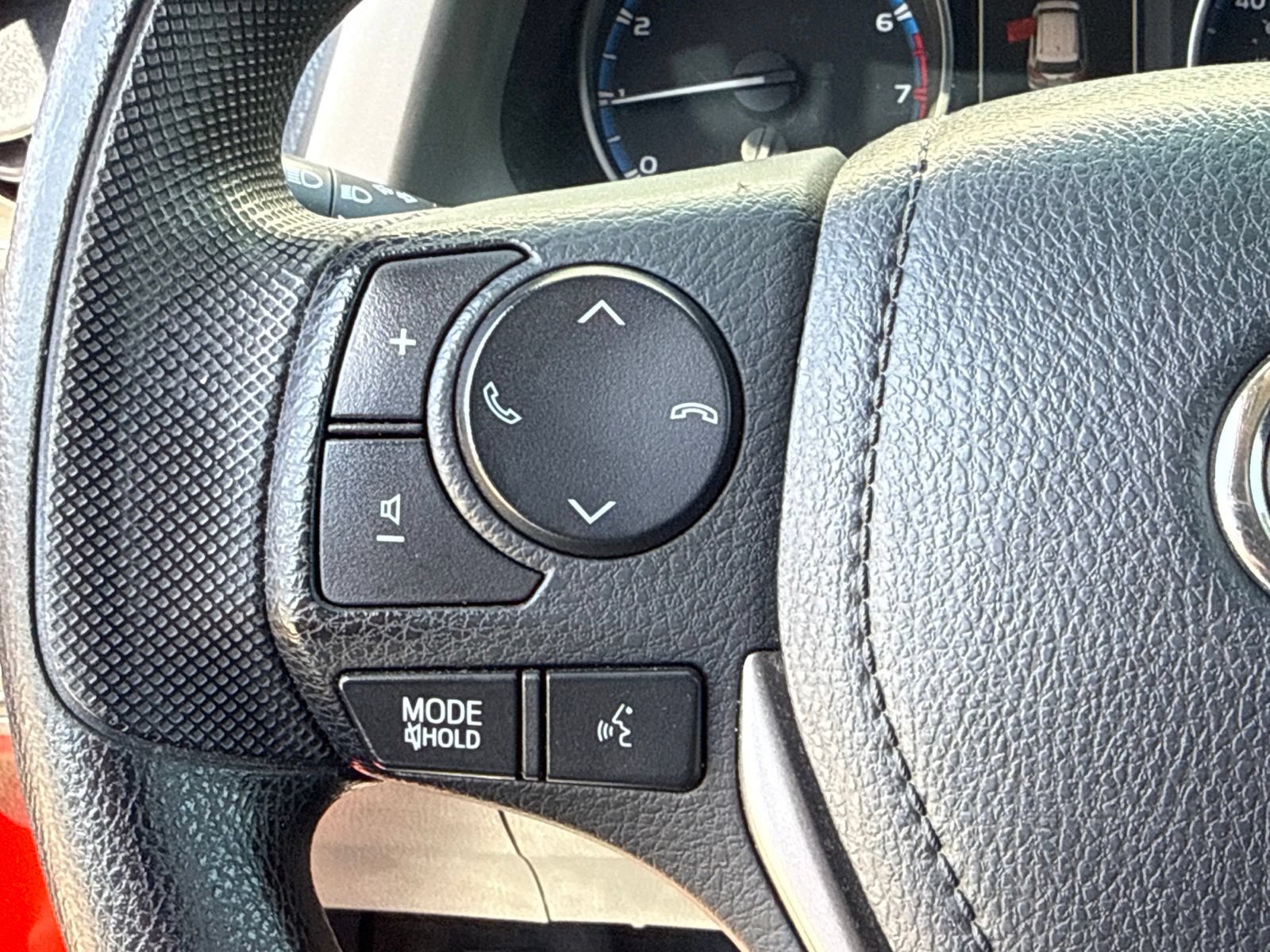 Used 2017 Toyota RAV4 LE FWD image 26