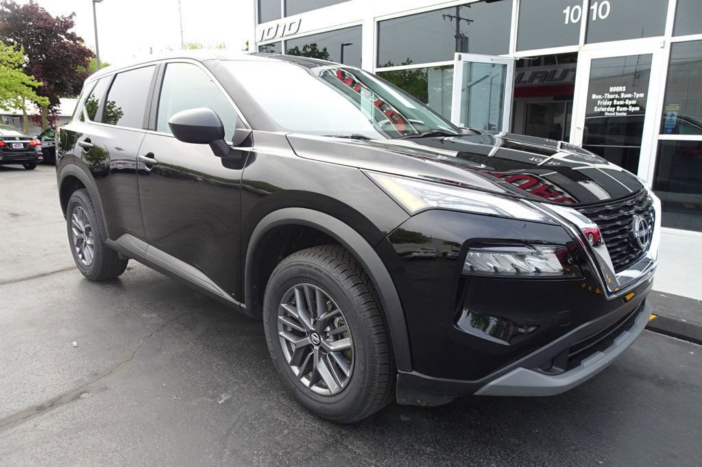 Used 2023 Nissan Rogue S image 2