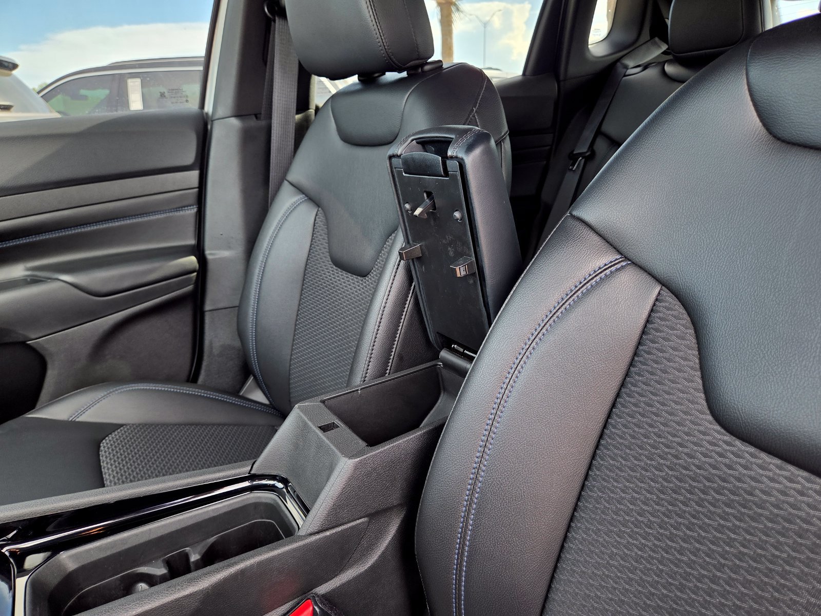 New 2026 Jeep Compass Latitude AWD/4WD image 31