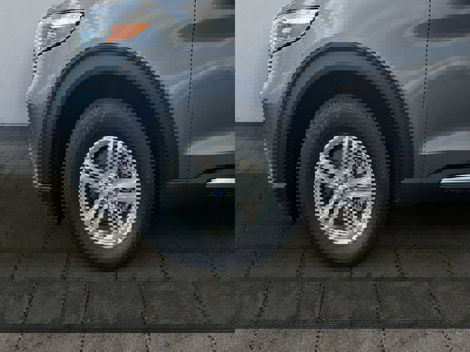 Certified 2022 Ford Explorer XLT w/ Equipment Group 202A image 26