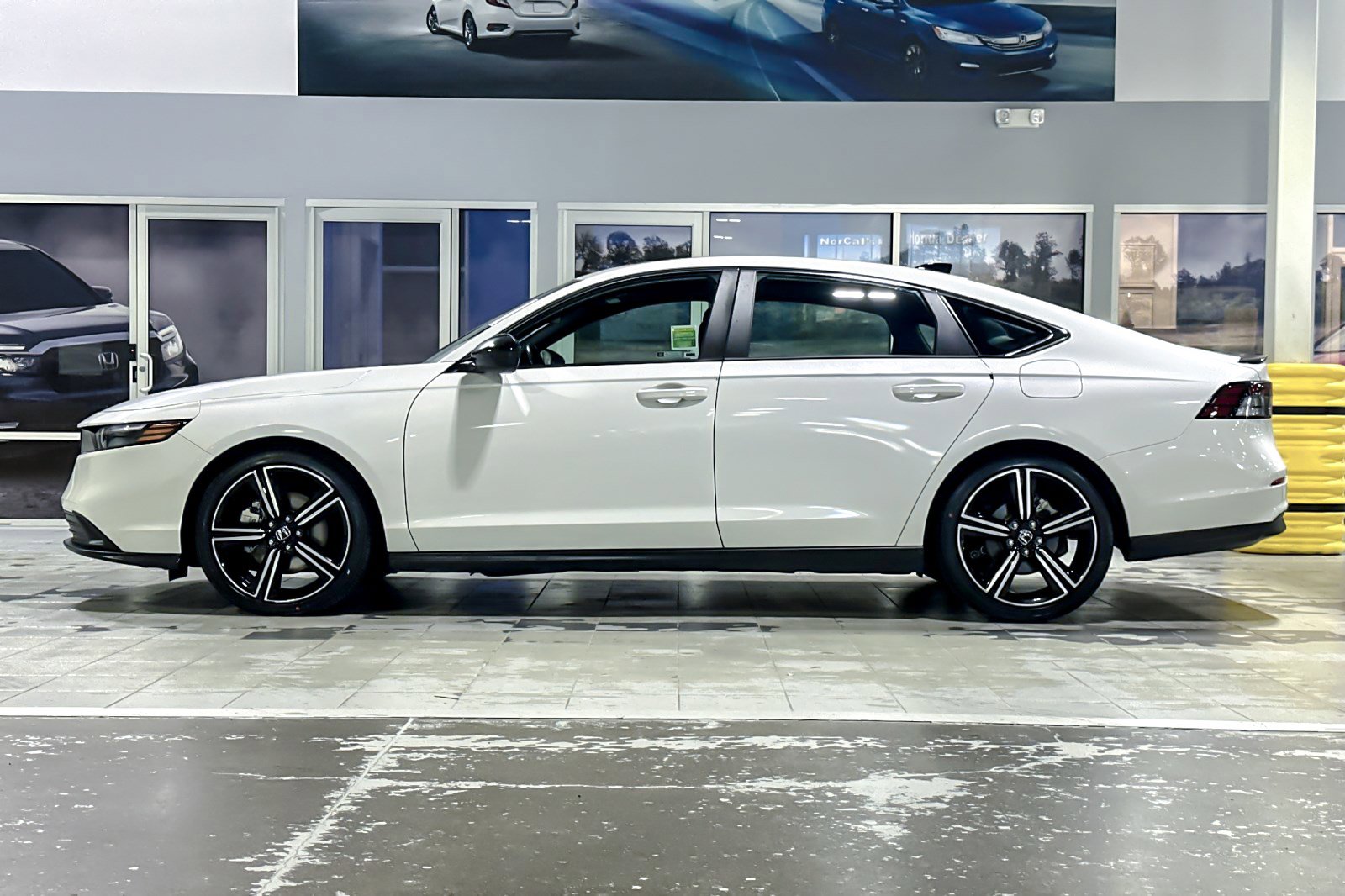Used 2023 Honda Accord Sport image 2