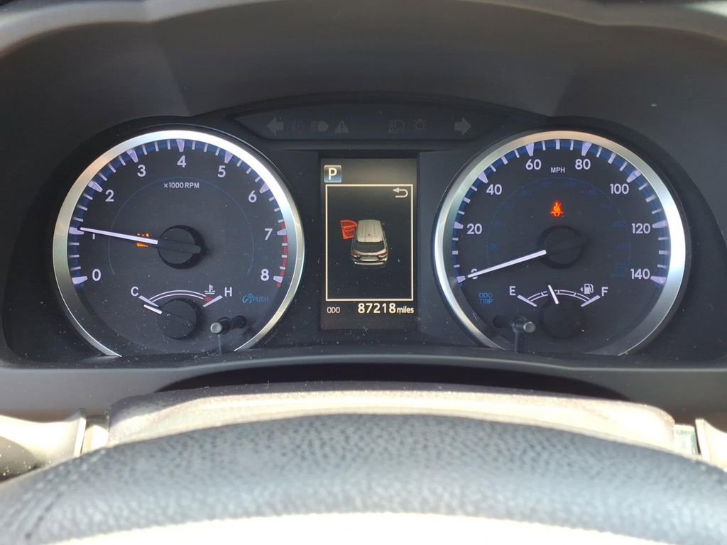 Used 2019 Toyota Highlander LE AWD/4WD image 16