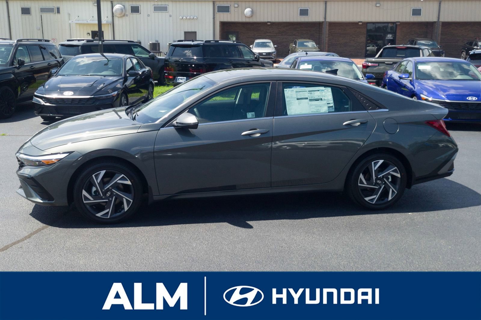 New 2025 Hyundai Elantra Limited image 9