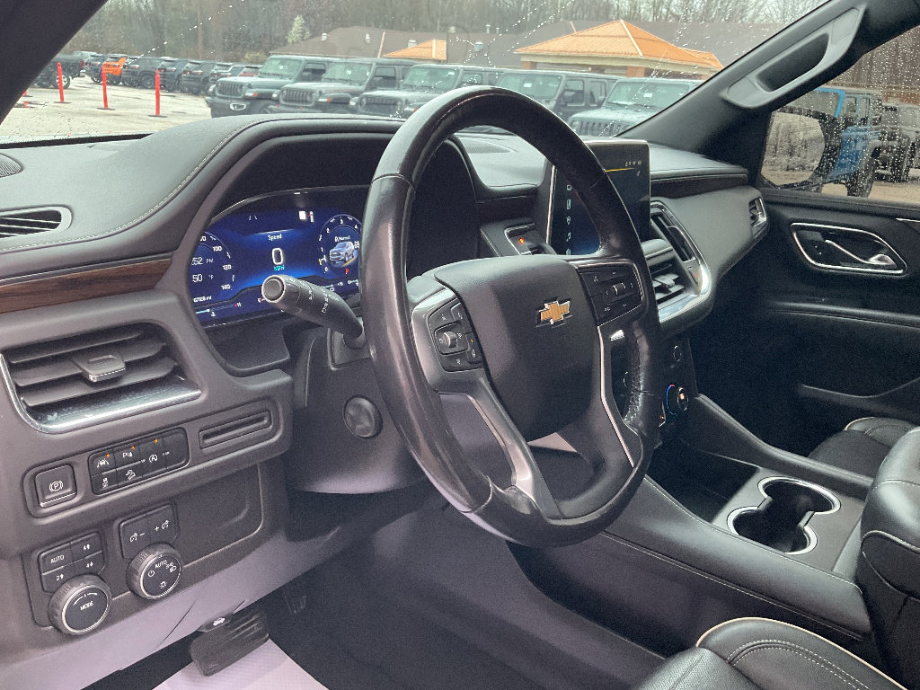 Used 2023 Chevrolet Suburban Premier image 10