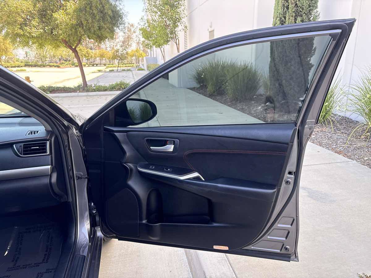 Used 2015 Toyota Camry XSE FWD image 14