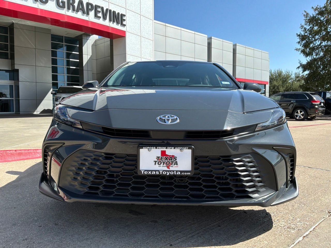 Used 2026 Toyota Camry SE FWD image 3