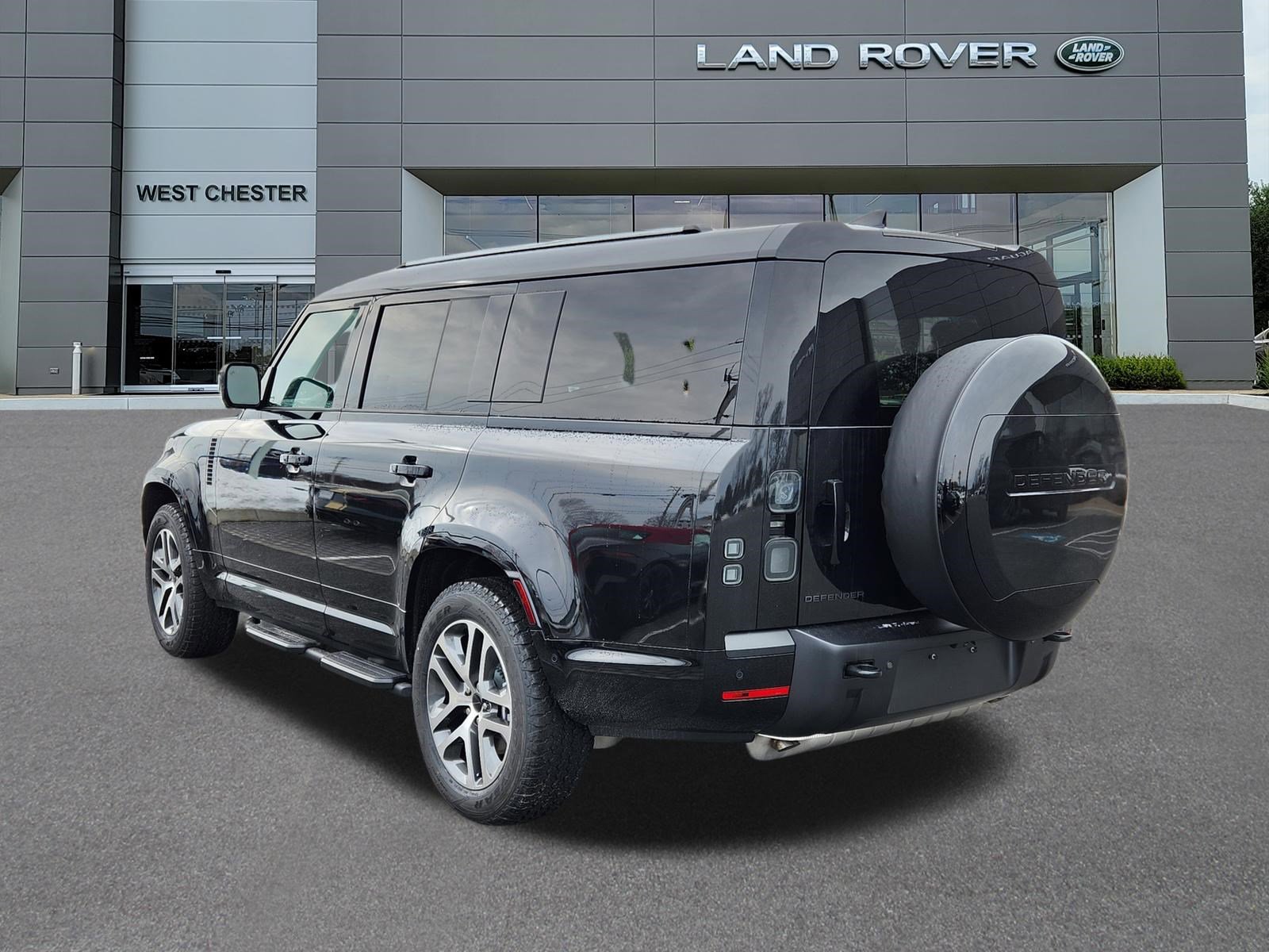 New 2026 Land Rover Defender 130 X-Dynamic SE image 3