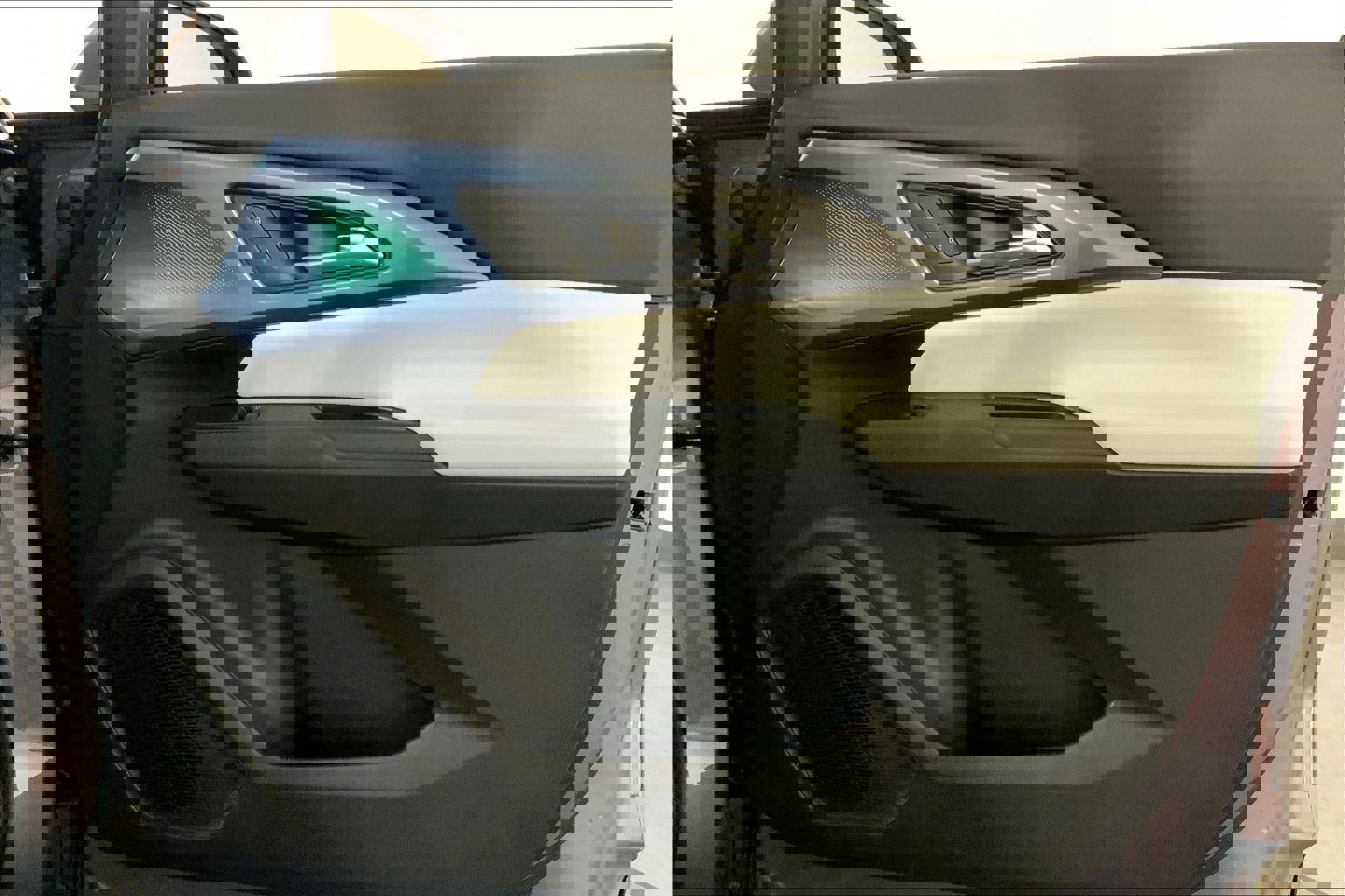 Used 2025 Chevrolet Equinox EV LT image 25