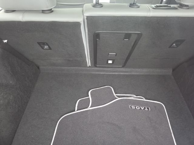 Used 2023 Volkswagen Taos SE w/ Panoramic Sunroof Package image 13