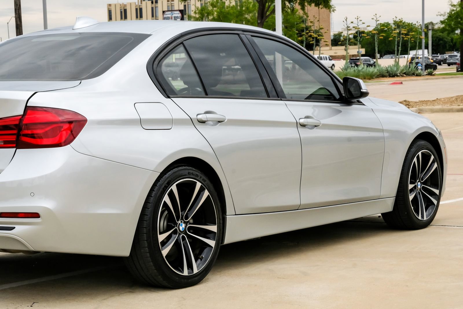 Used 2018 BMW 330i Sedan w/ Convenience Package RWD image 13