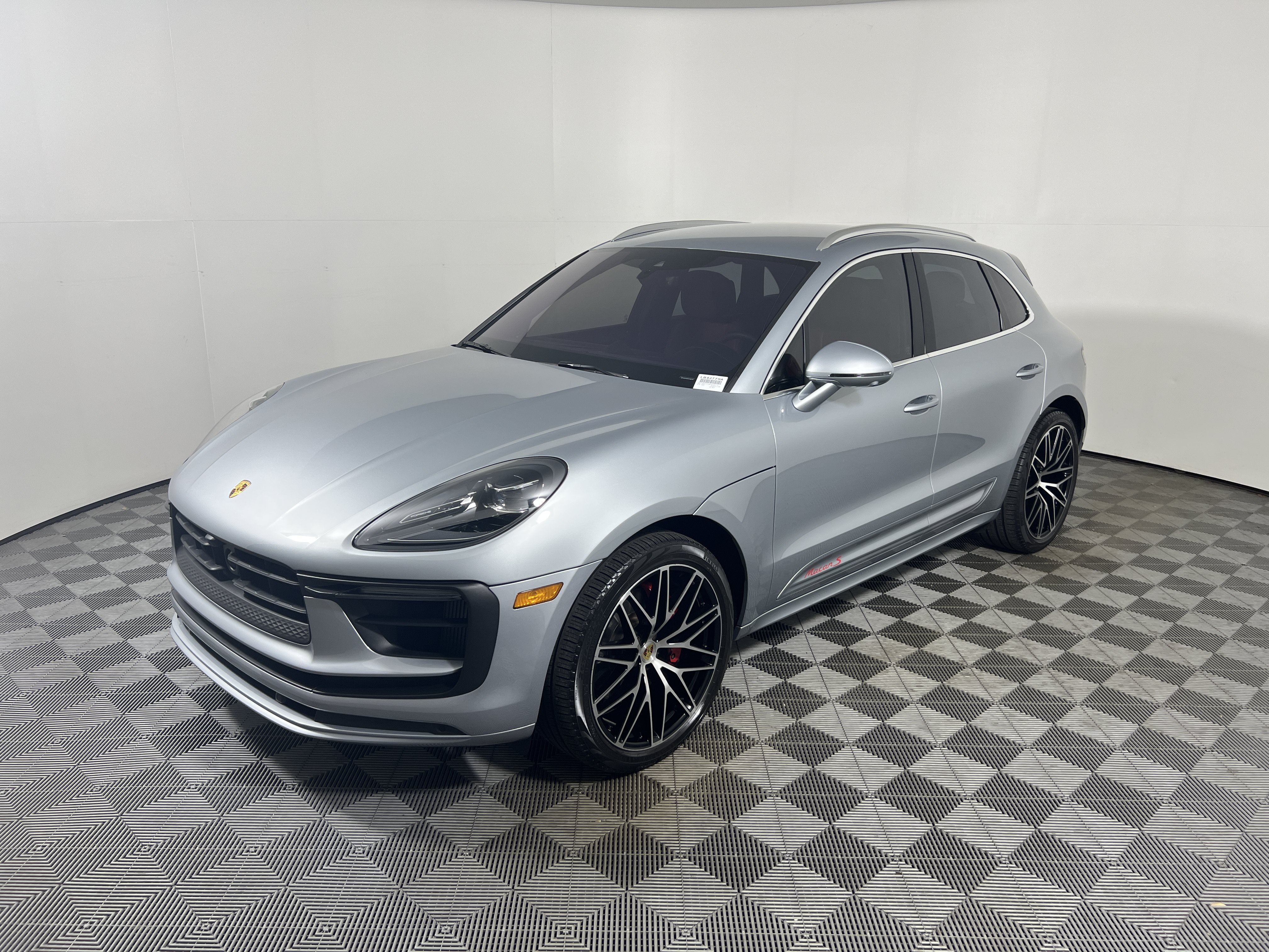 Certified 2025 Porsche Macan S AWD/4WD image 11