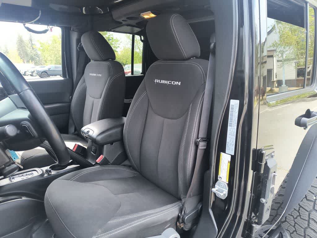 Used 2017 Jeep Wrangler Unlimited Rubicon w/ Connectivity Group AWD/4WD image 11