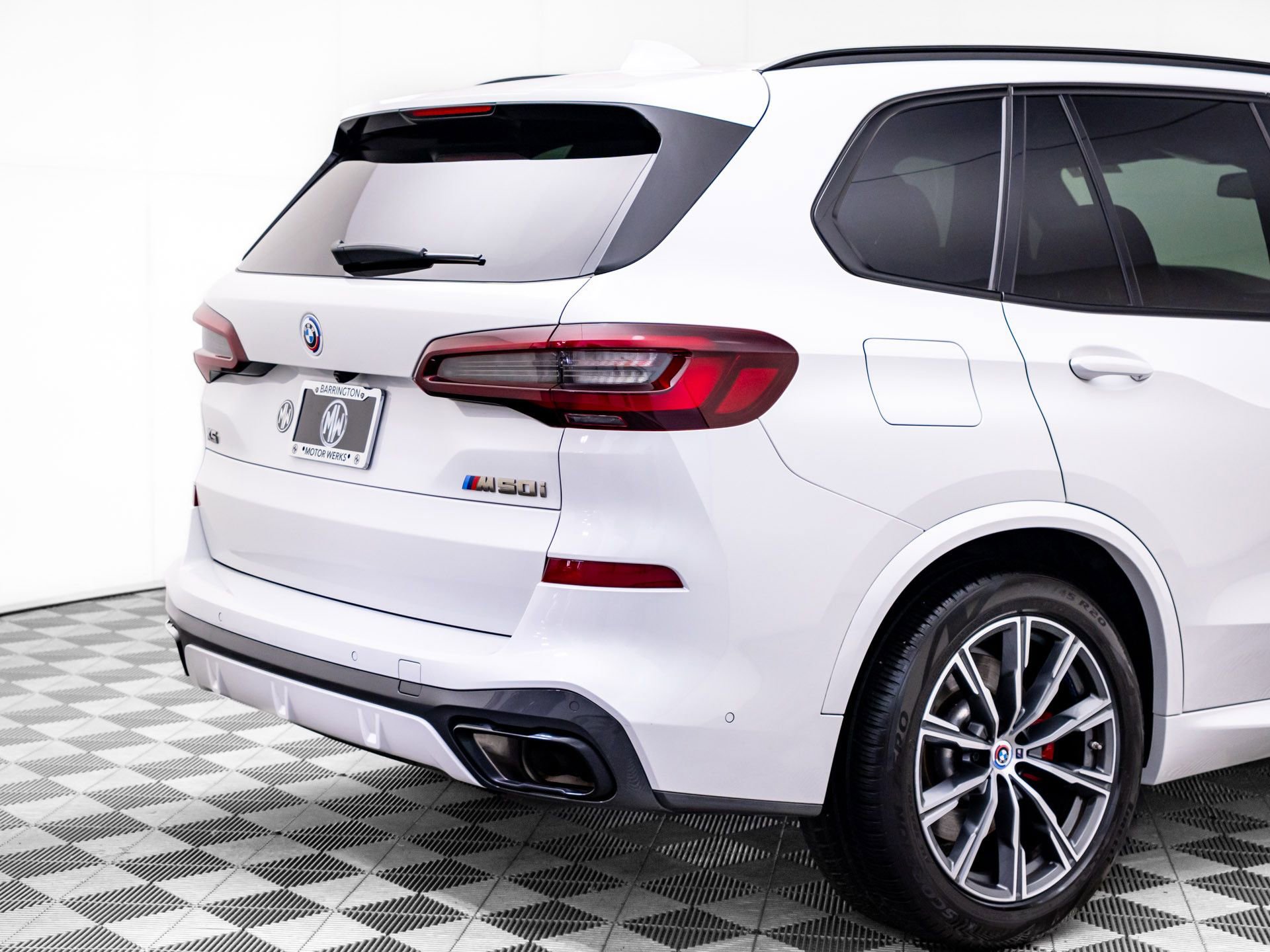 Certified 2023 BMW X5 M50i w/ Executive Package image 38
