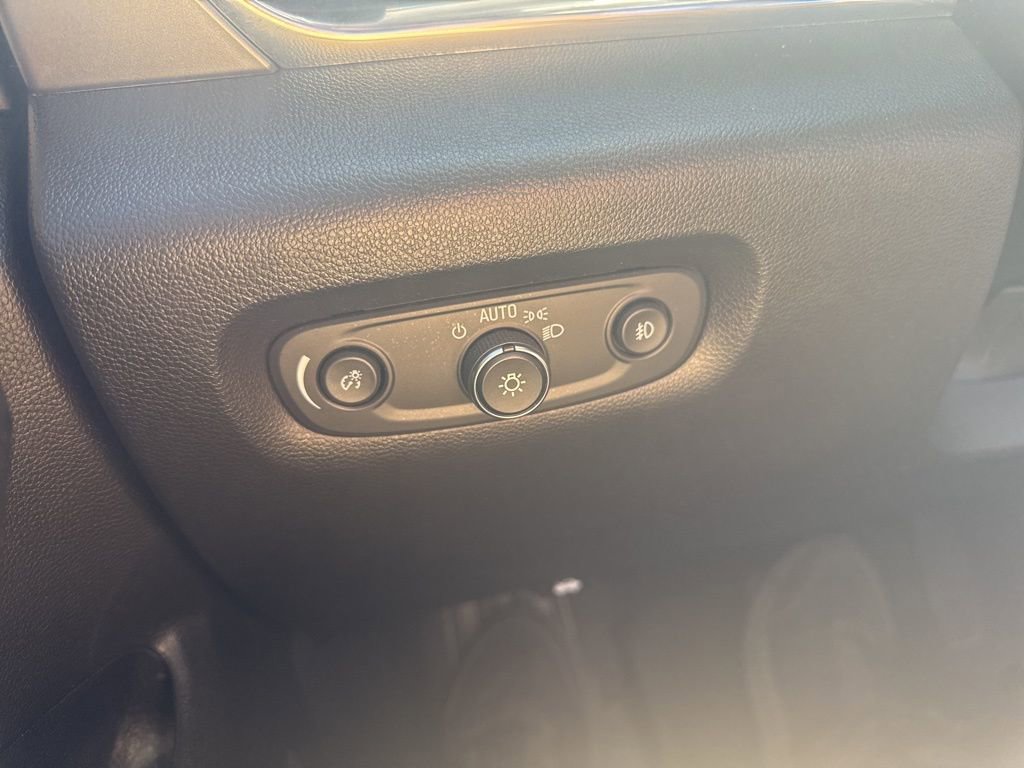 Used 2020 Chevrolet Traverse LT image 25