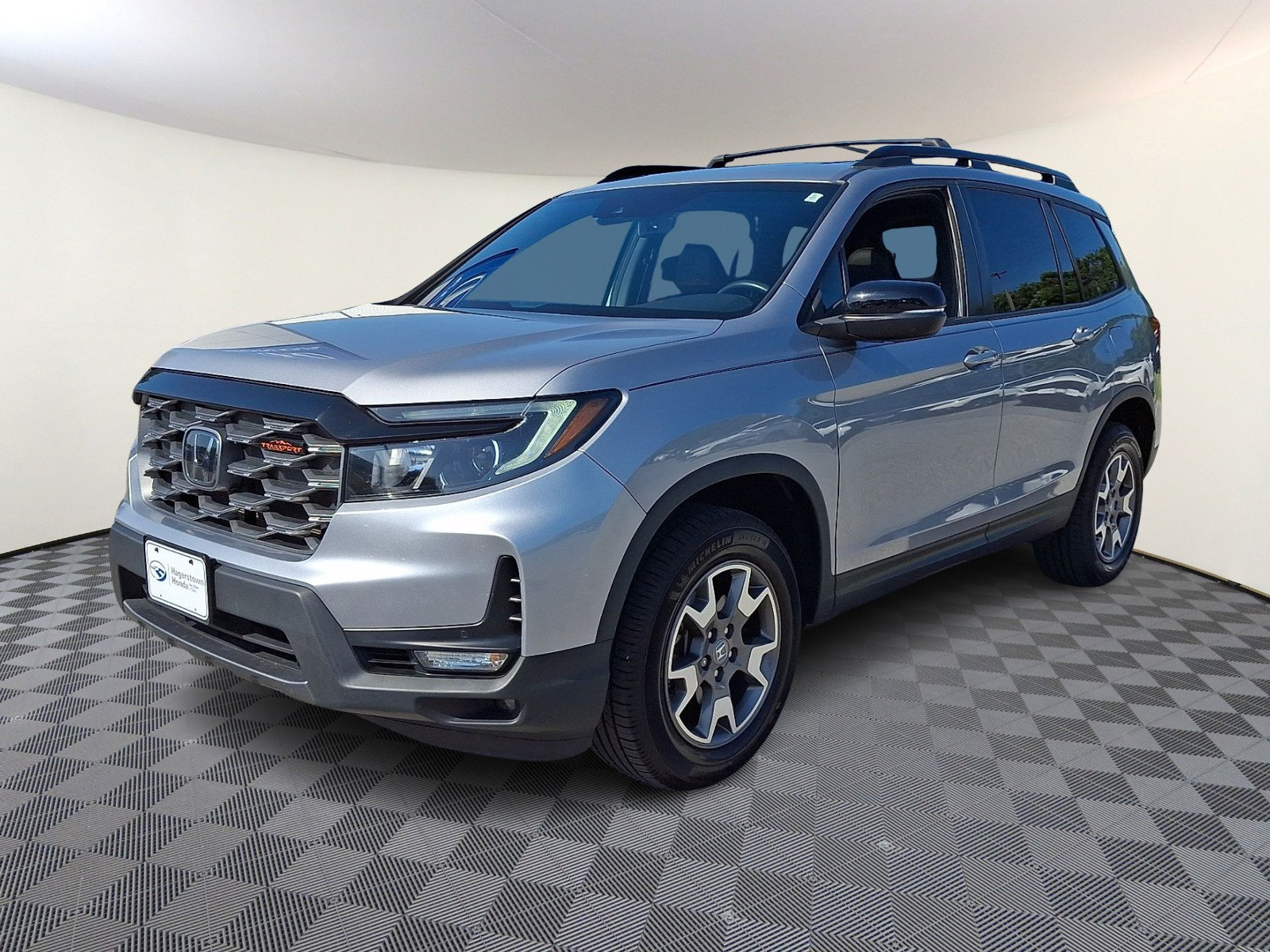 Used 2023 Honda Passport TrailSport image 3