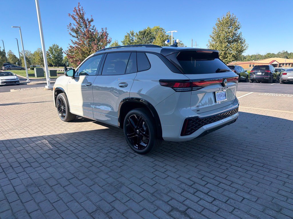New 2026 Volkswagen Tiguan SE R-Line AWD/4WD image 15