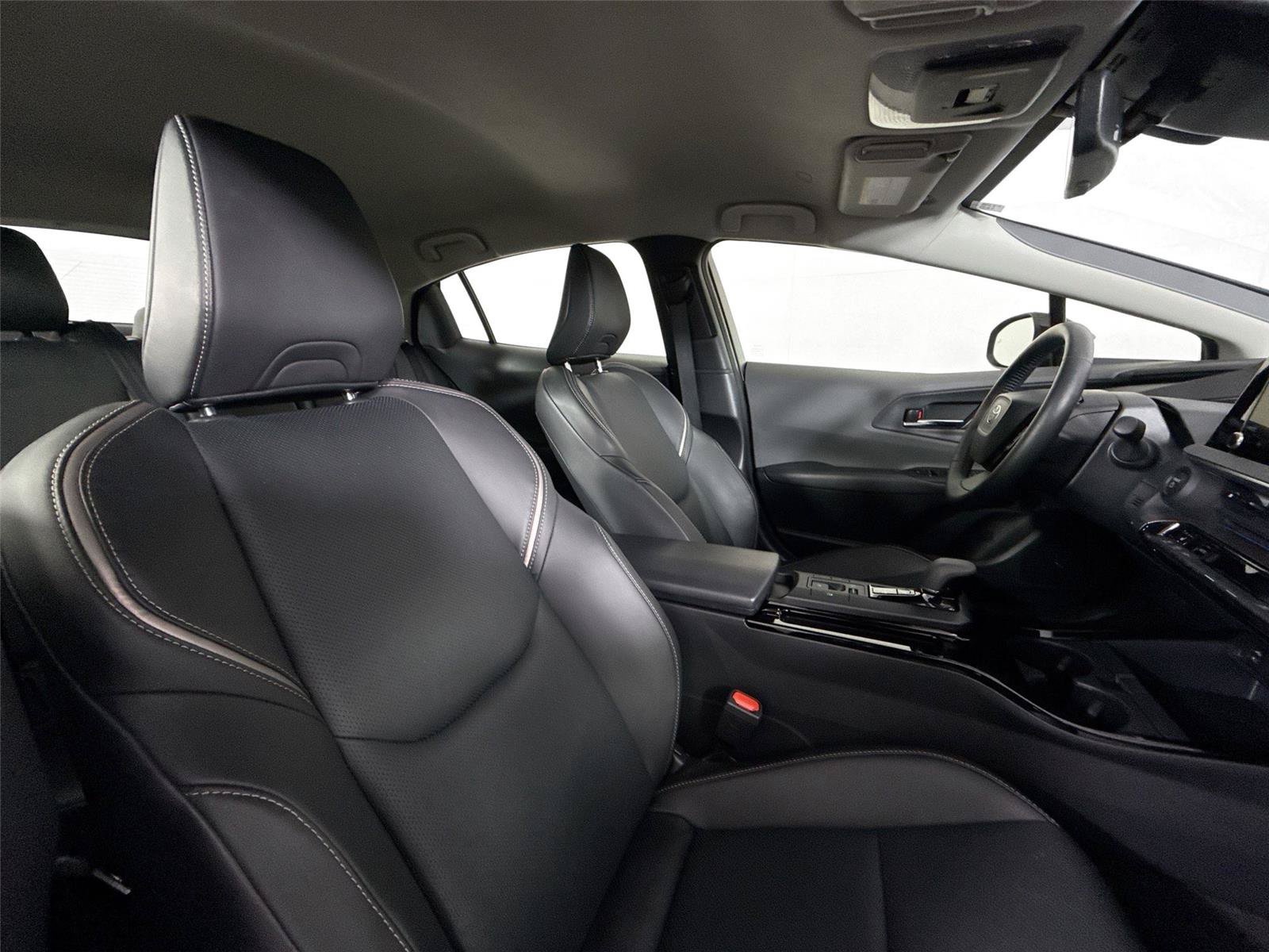 Certified 2025 Toyota Prius XLE FWD image 39