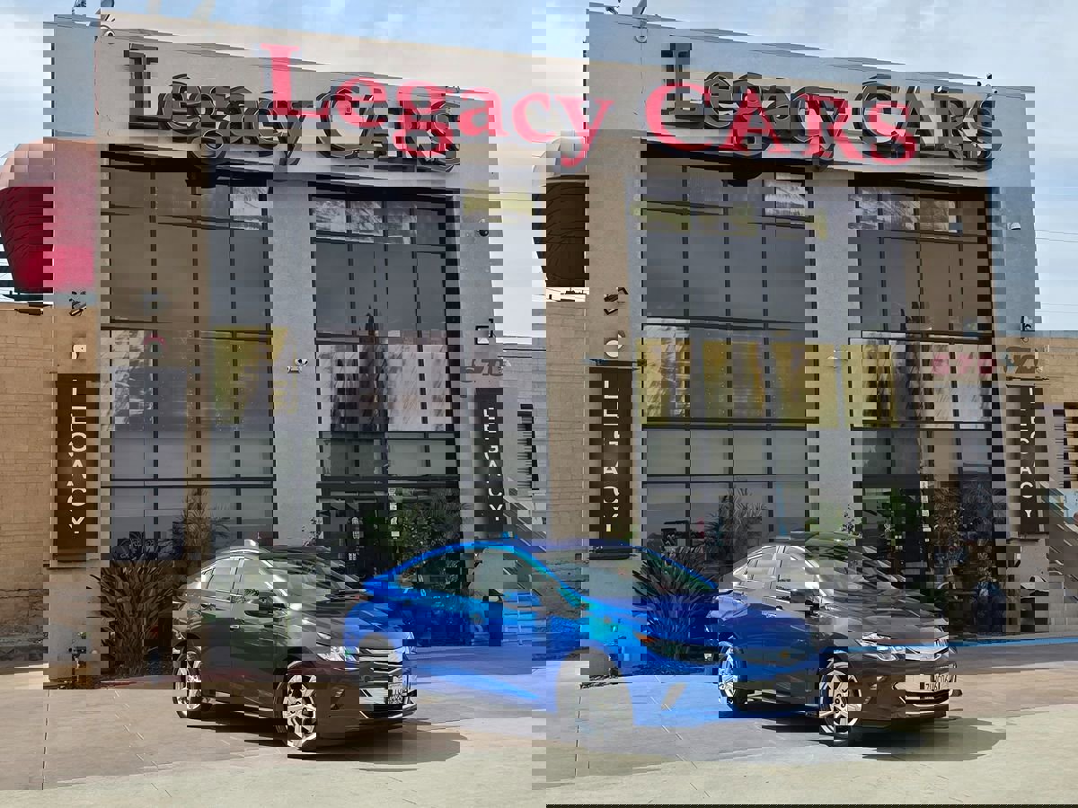 Used 2017 Chevrolet Volt LT w/ Comfort Package image 2