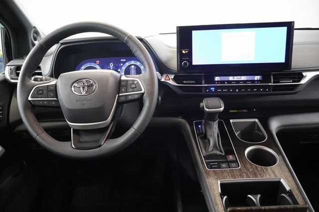 Certified 2025 Toyota Sienna Platinum AWD/4WD image 15