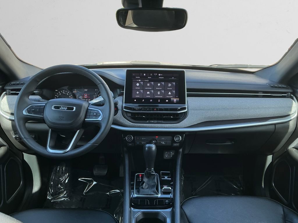 Used 2024 Jeep Compass Latitude image 10