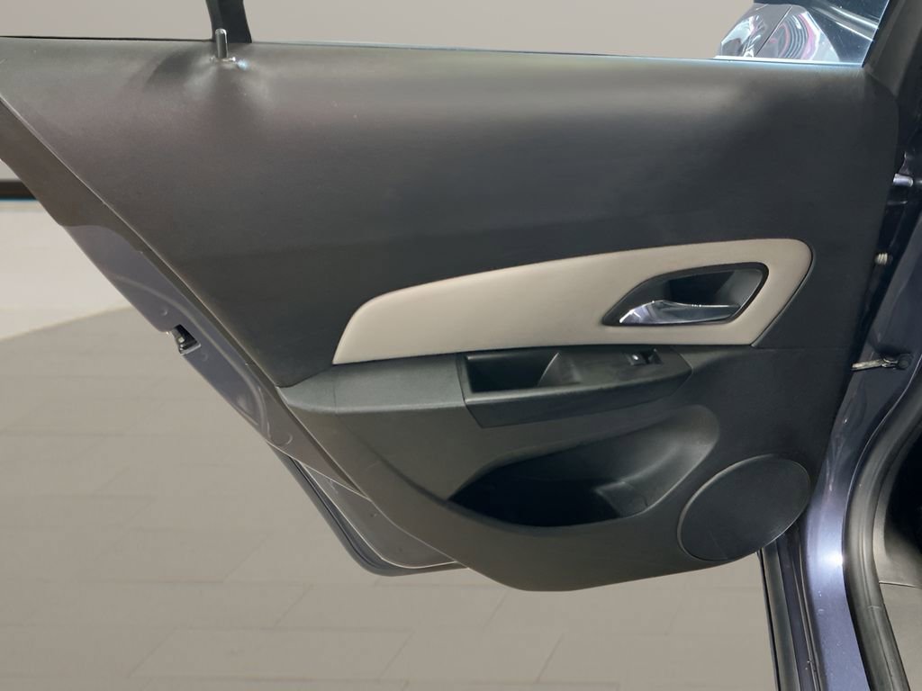 Used 2014 Chevrolet Cruze LS image 19