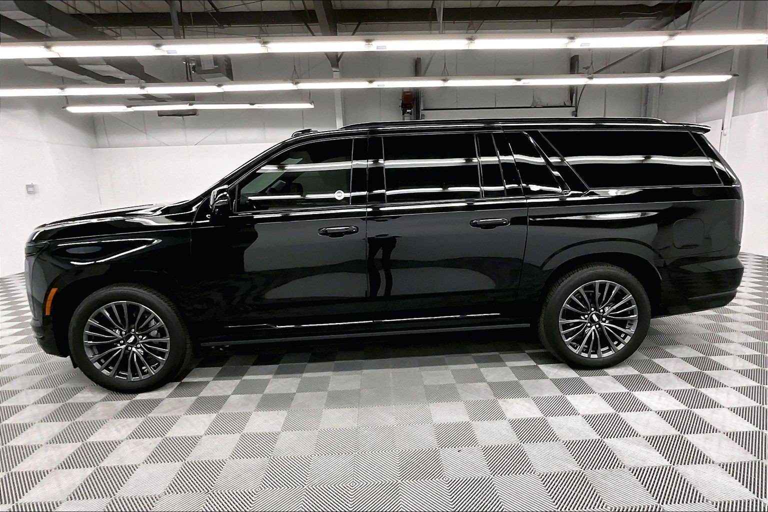 Used 2025 Cadillac Escalade ESV Sport Platinum AWD/4WD image 15