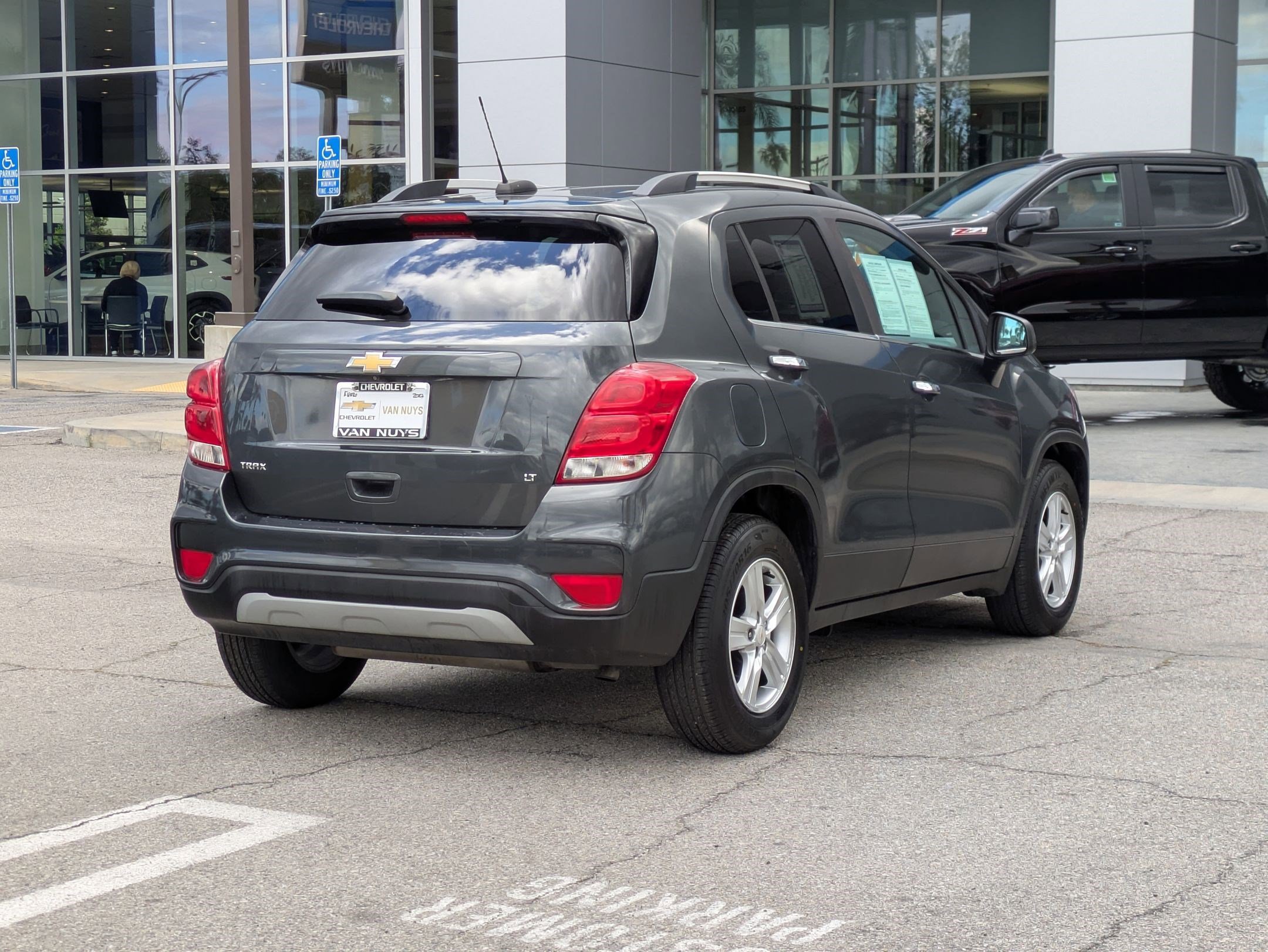 Used 2018 Chevrolet Trax LT w/ LT Convenience Package image 9