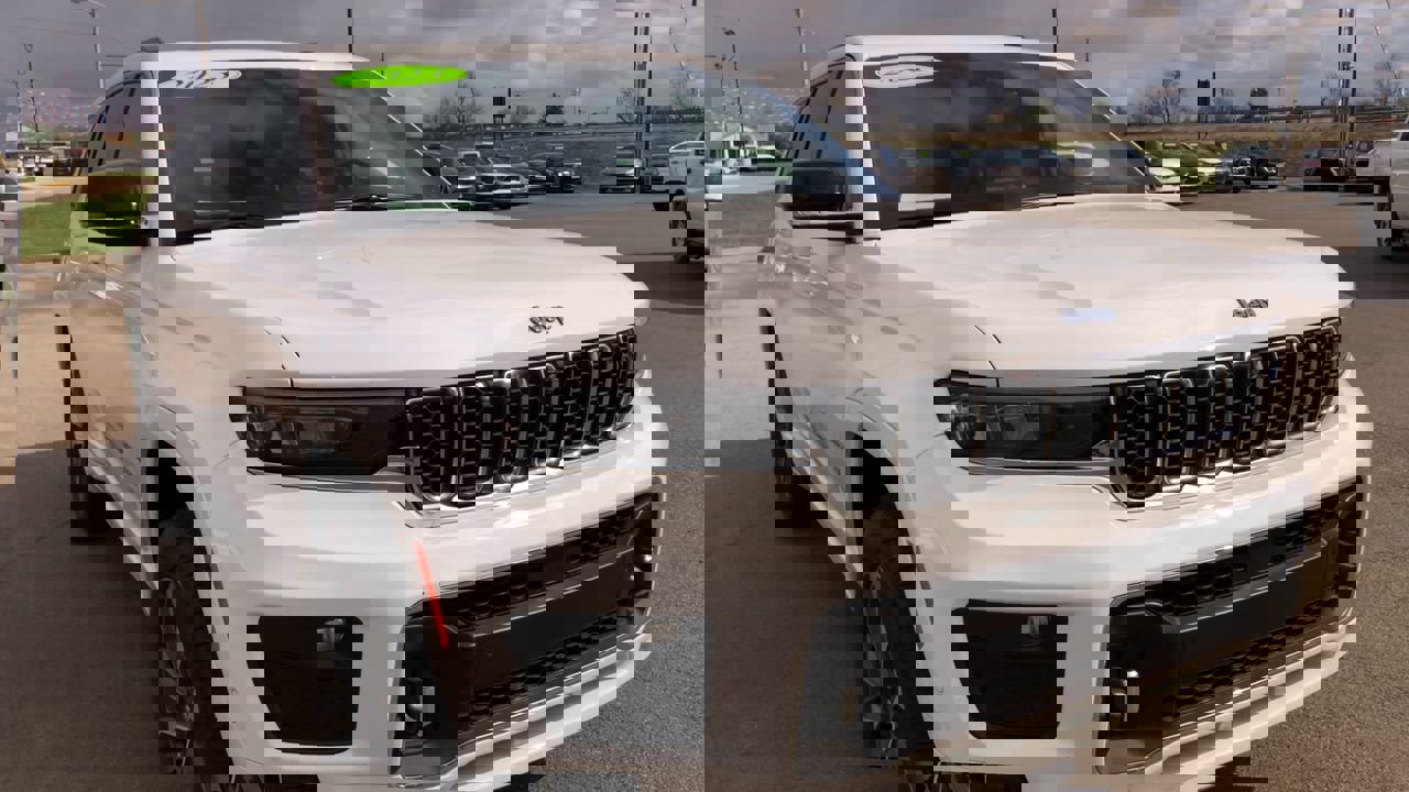 Used 2023 Jeep Grand Cherokee L Overland w/ Advanced Protech Group III image 3