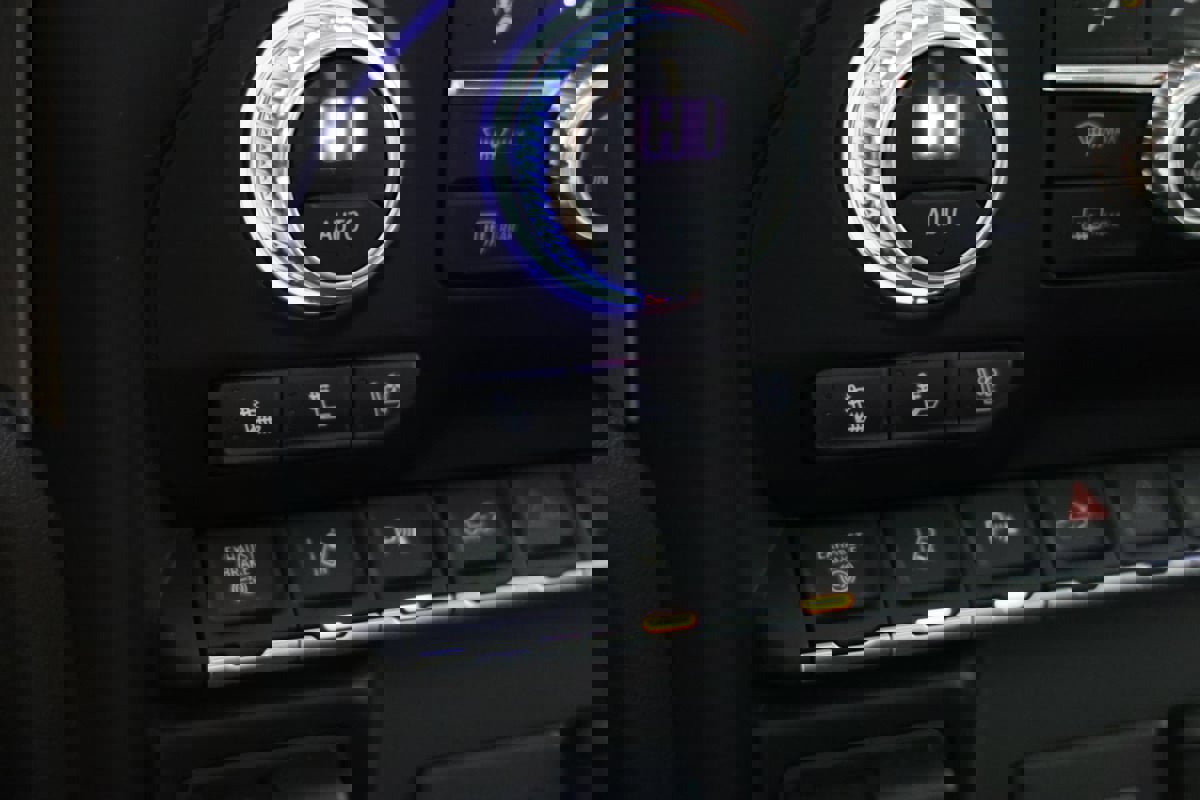 Used 2022 GMC Sierra 2500 Denali w/ Denali Ultimate Package AWD/4WD image 9