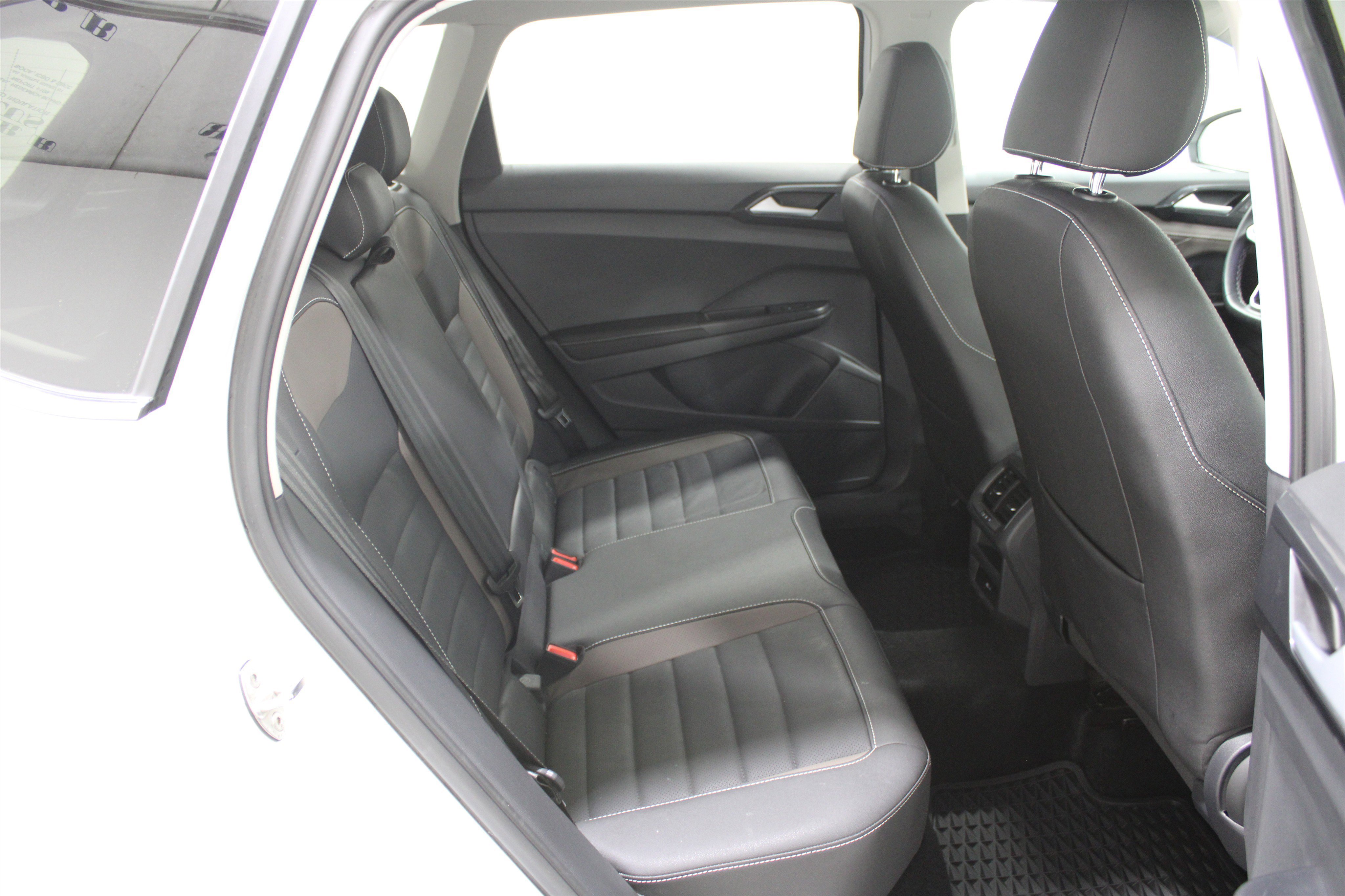 Used 2024 Volkswagen Taos SEL image 23