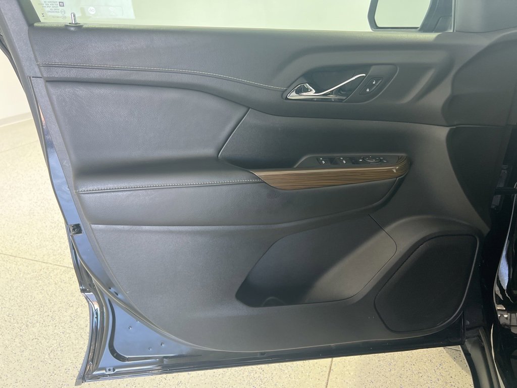 Used 2023 GMC Acadia SLE w/ LPO, Floor Liner Package image 39