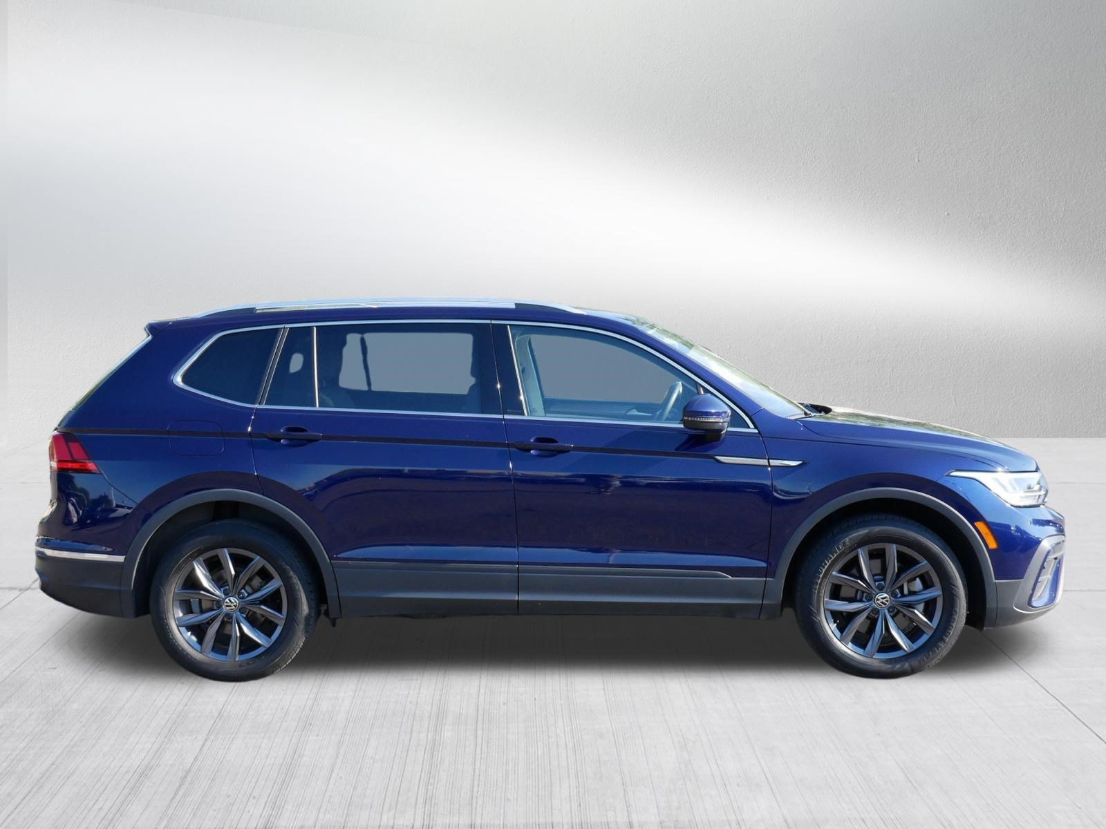 Certified 2023 Volkswagen Tiguan SE w/ Panoramic Sunroof Package AWD/4WD image 8