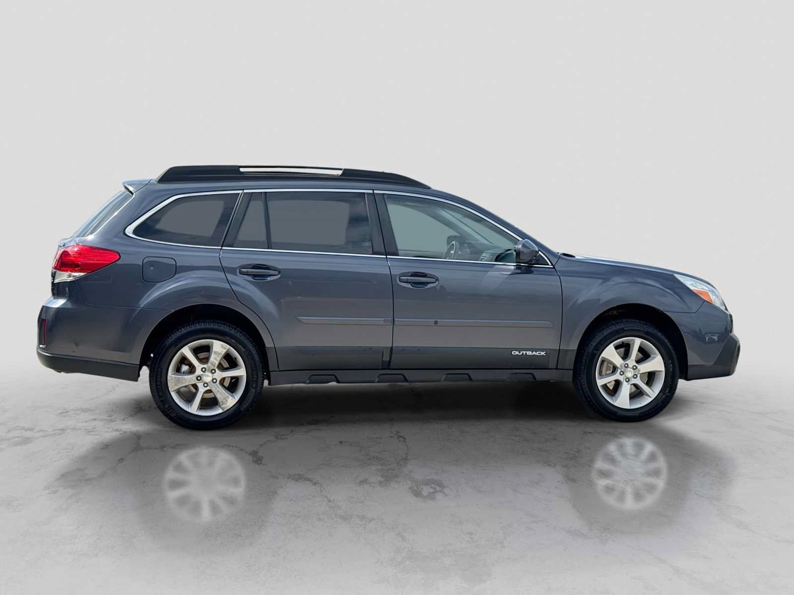 Used 2014 Subaru Outback 3.6R Limited w/ Moonroof Package AWD/4WD image 7