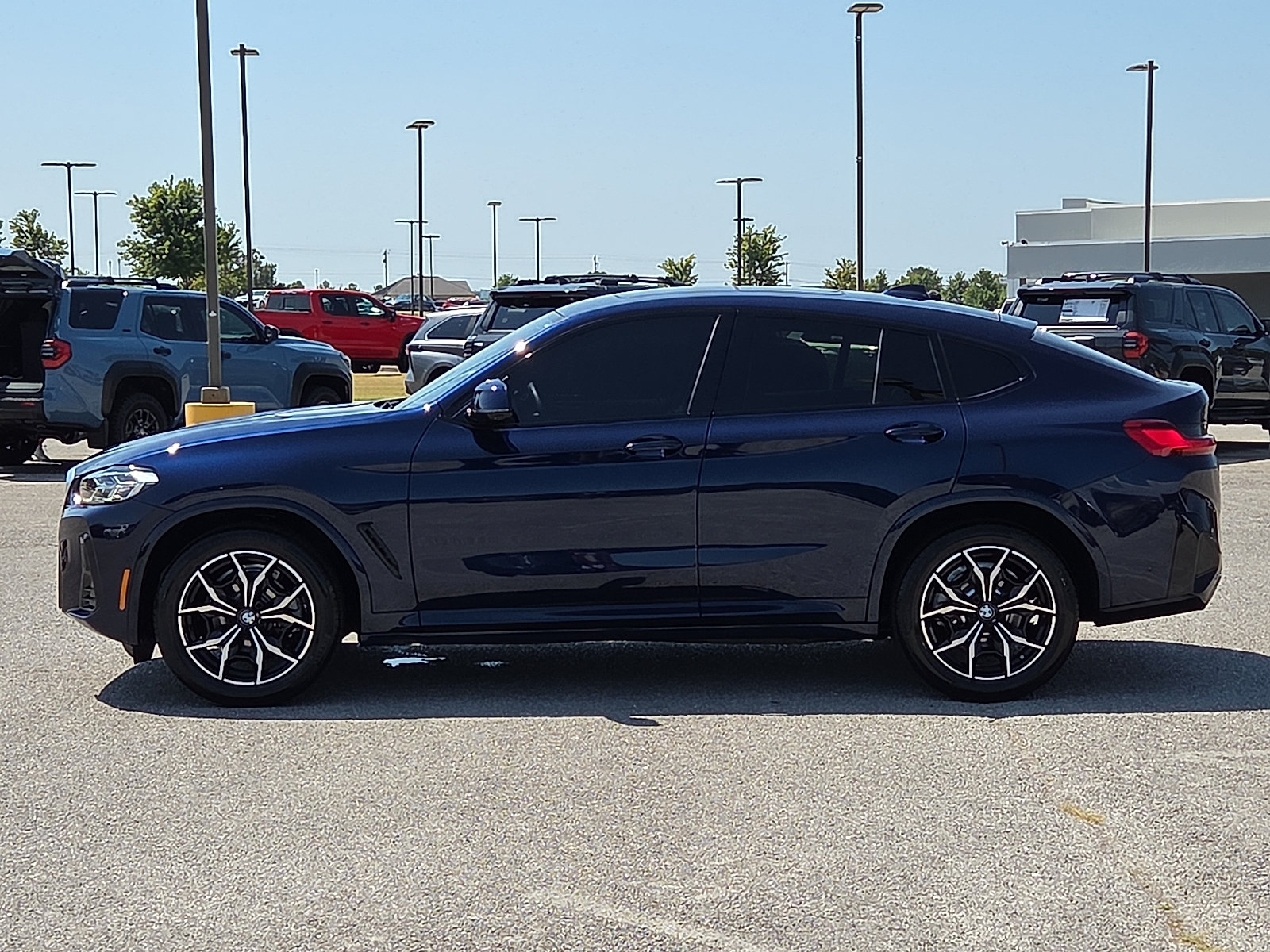 Used 2025 BMW X4 xDrive30i w/ Premium Package AWD/4WD image 3