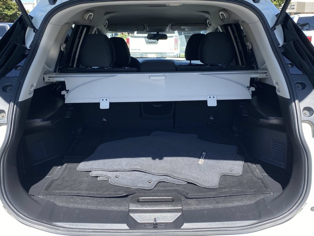 Used 2017 Nissan Rogue SV FWD image 13