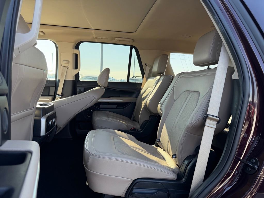 Used 2024 Ford Expedition Limited image 16