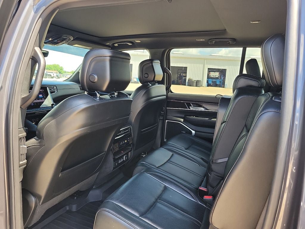 Used 2024 Jeep Wagoneer L 4WD w/ Premium Group I image 10