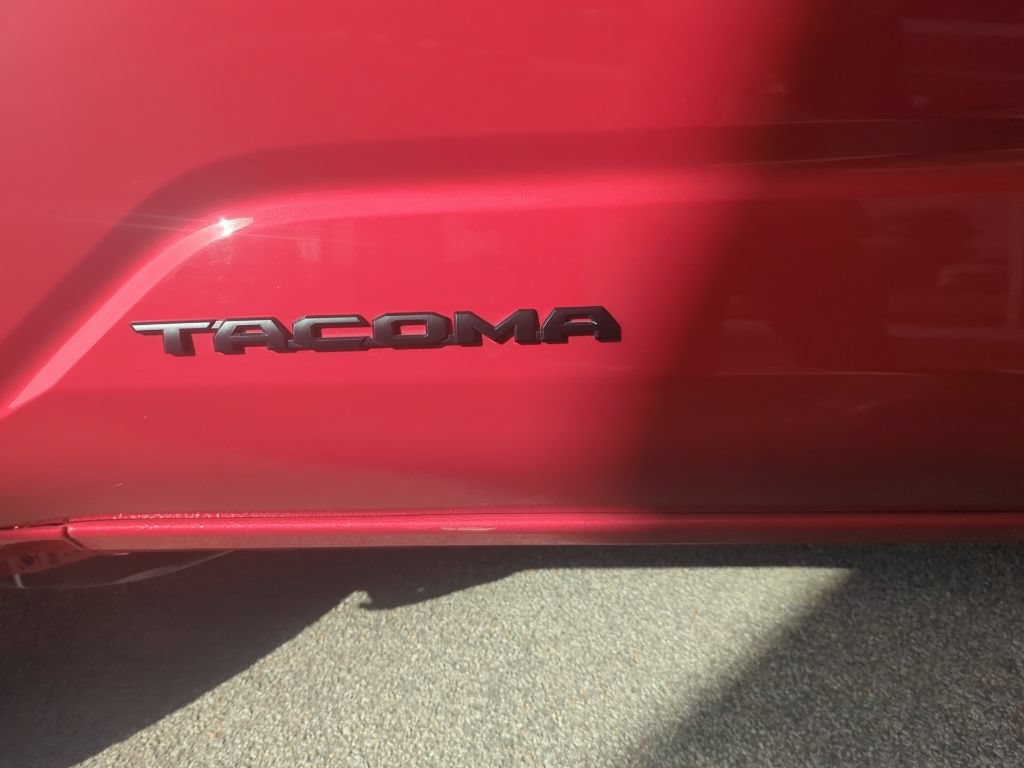 Used 2025 Toyota Tacoma TRD Off-Road AWD/4WD image 10